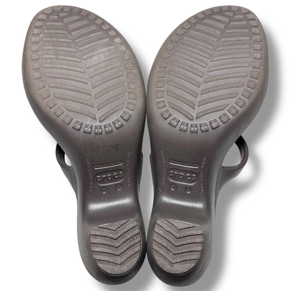 Crocs Cyprus II Sandals in Espresso/Bronze - Picture 7 of 8